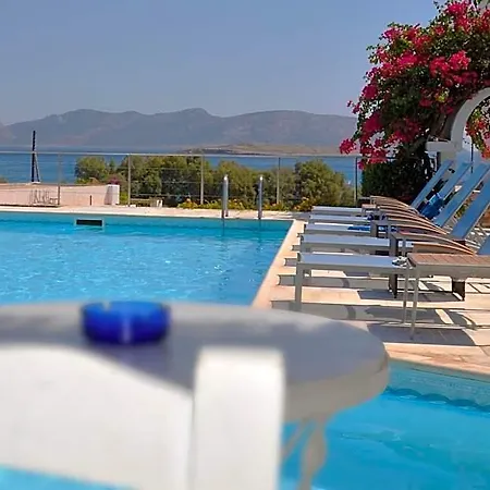 Keros Art Messaria (Santorini)